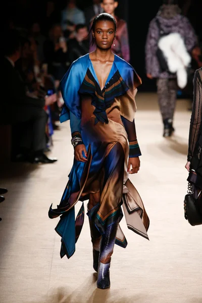 Look 30